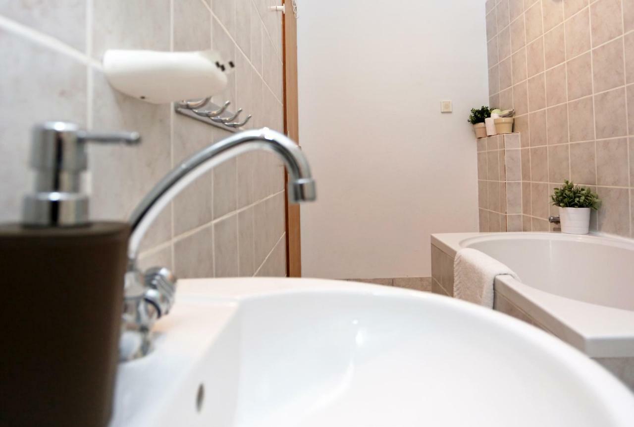 Apartments Tona Zaboric Ngoại thất bức ảnh